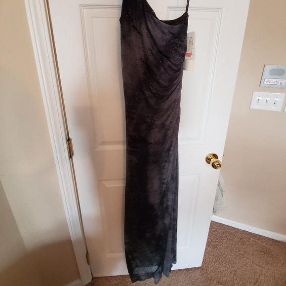 City Triangles One Shoulder Beaded long dress - Picture 4 of 6